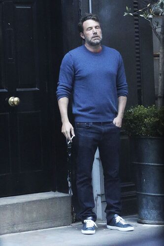 73e020f56c4a86221823bc32113b4316d2-25-ben-affleck-sad-smoke.2x.w710