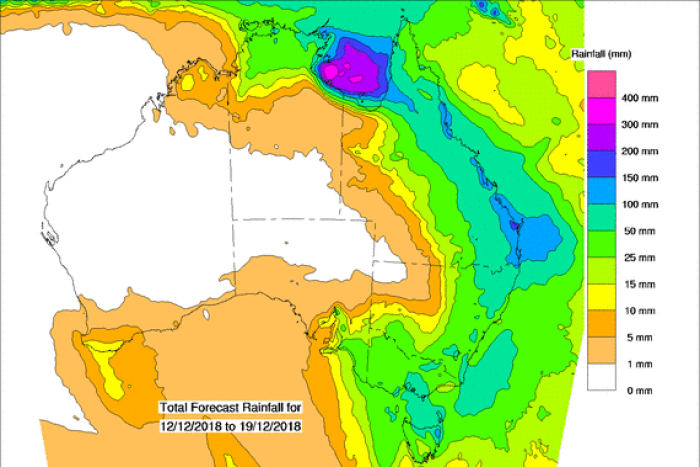map of australia showing rainfall over over 25 mills for most of the east coast |700x467
